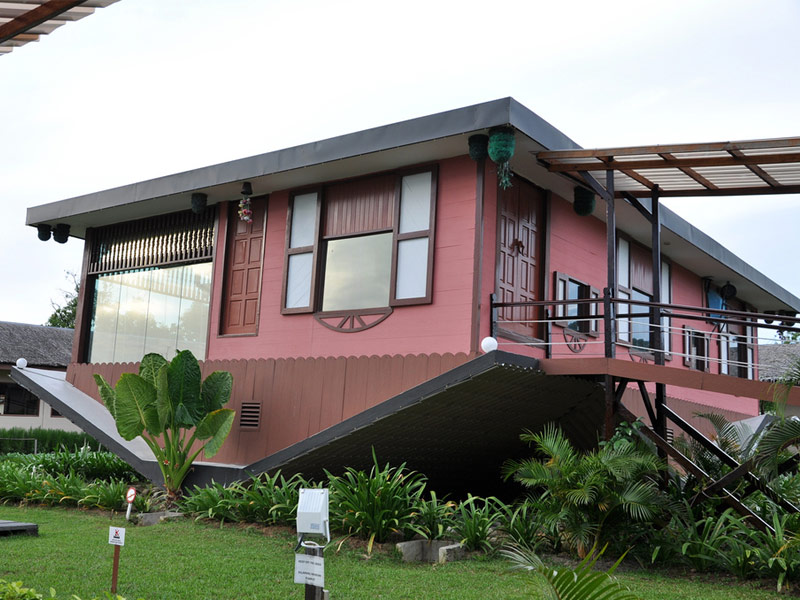 Rumah Terbalik Upside Down House