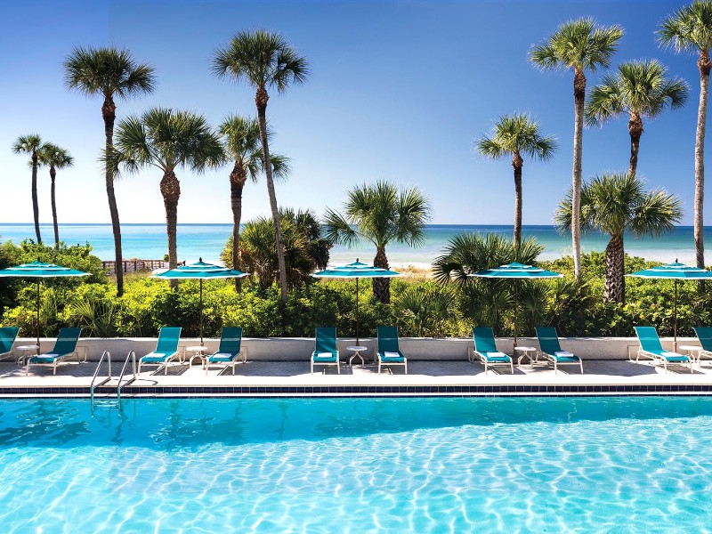 USA: Swimming pool, drinks and palm trees in Jacksonville