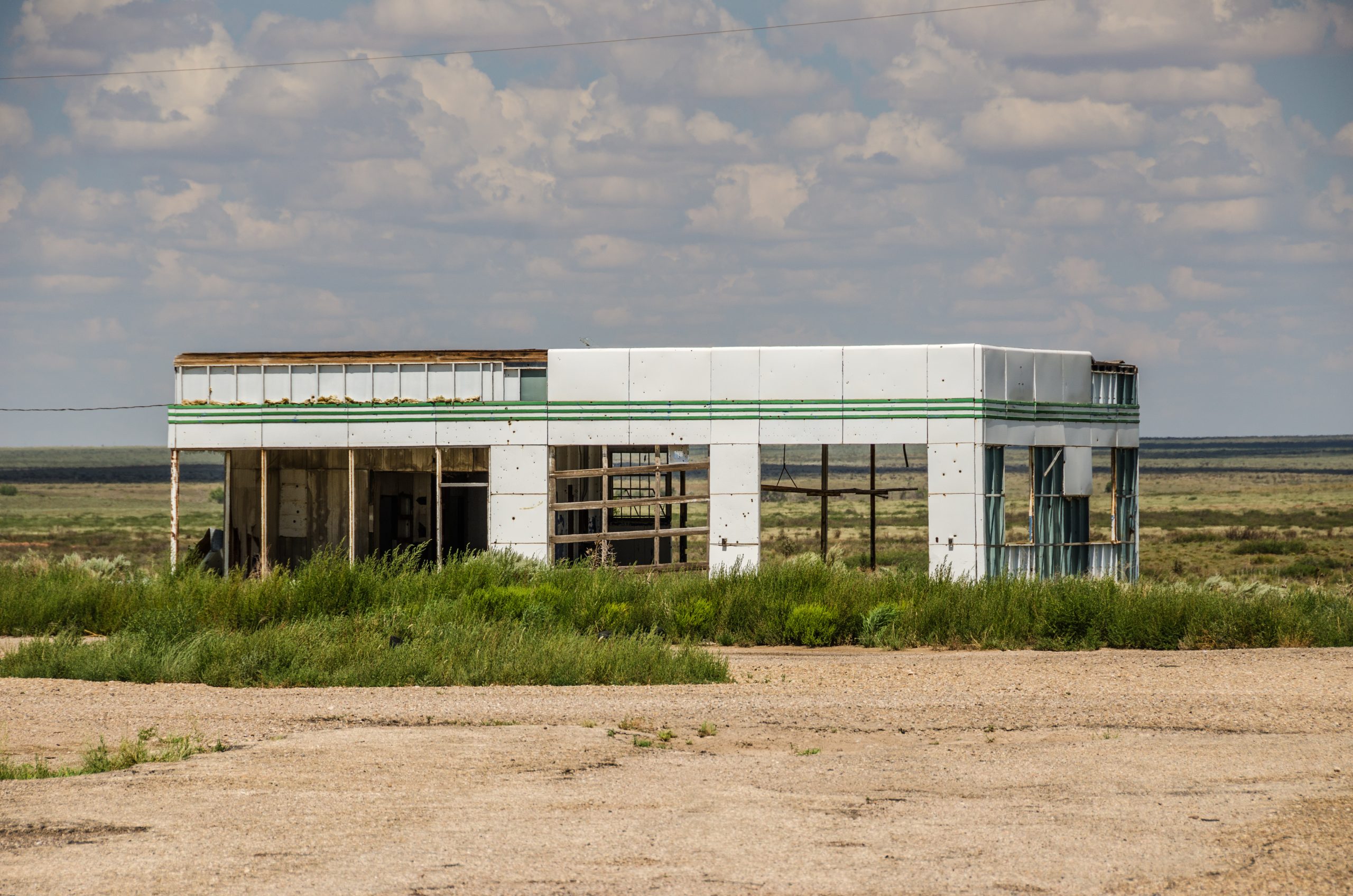 Abandoned service station on Route 66