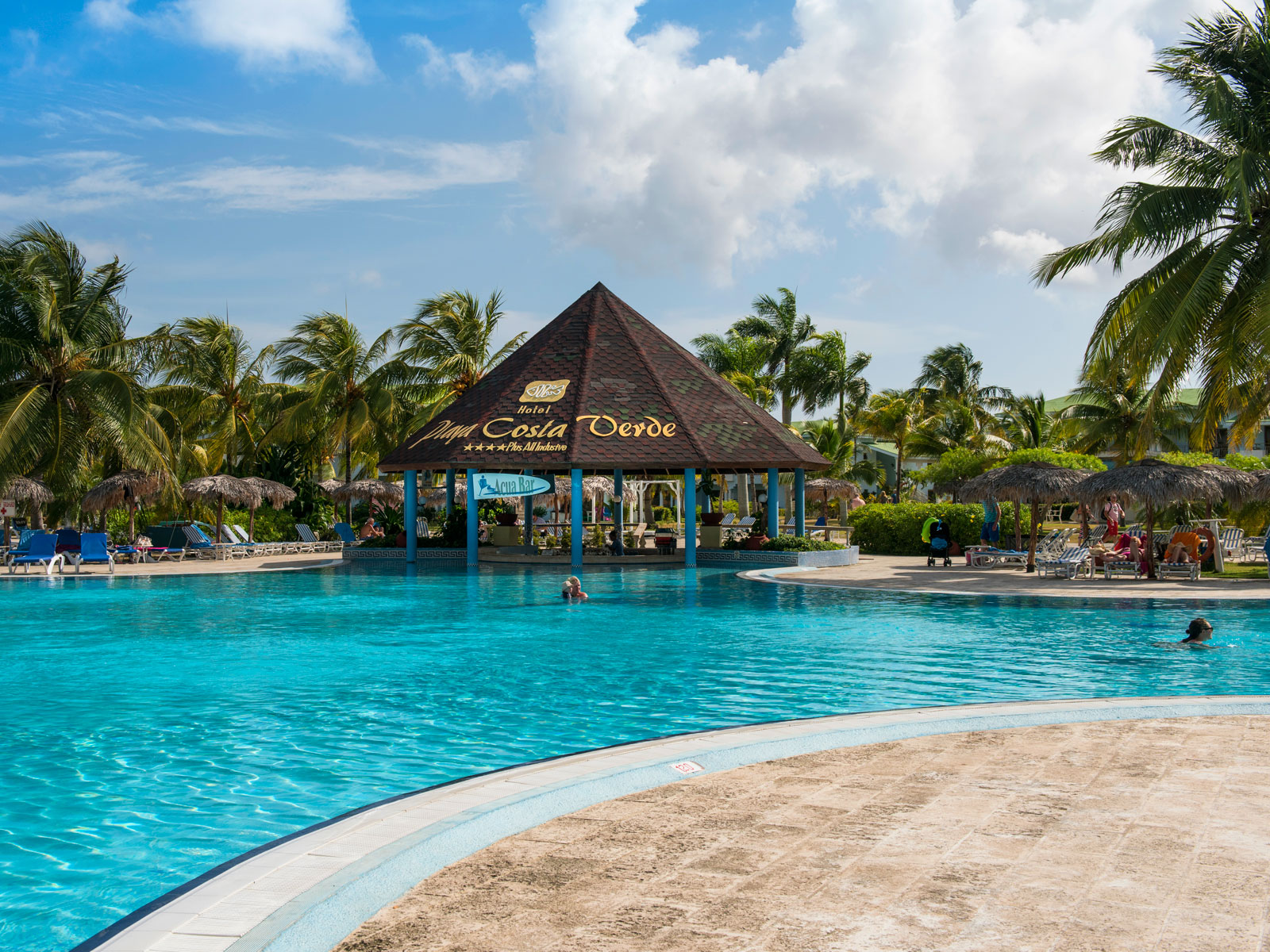 Pool at Hotel Playa Costa Verde