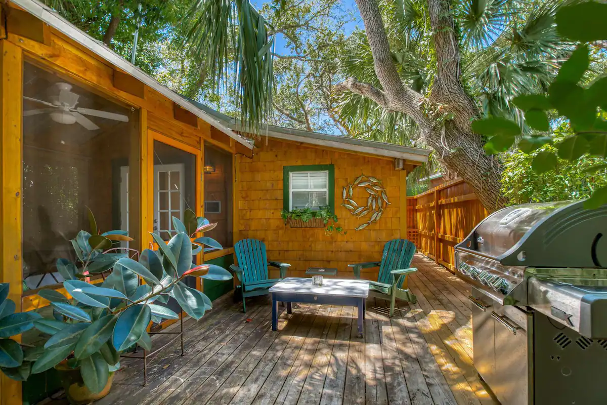 Romantic Cabin, Walk to Beach