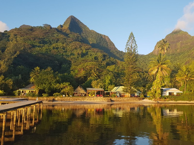 Linareva Moorea Beach Resort