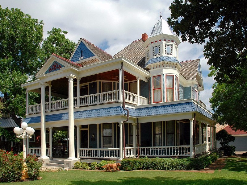 Victorian house in Granbury, Texas