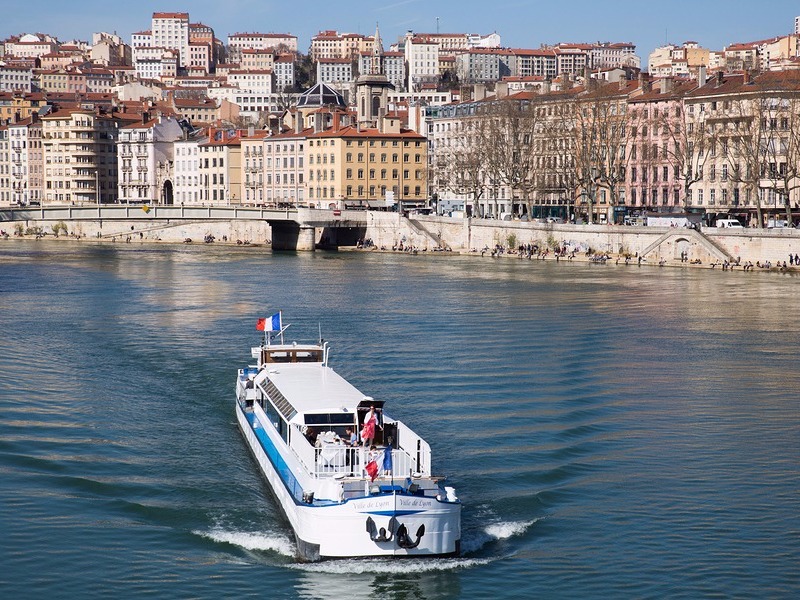 Boat moving down the Saone river in the city of Lyon