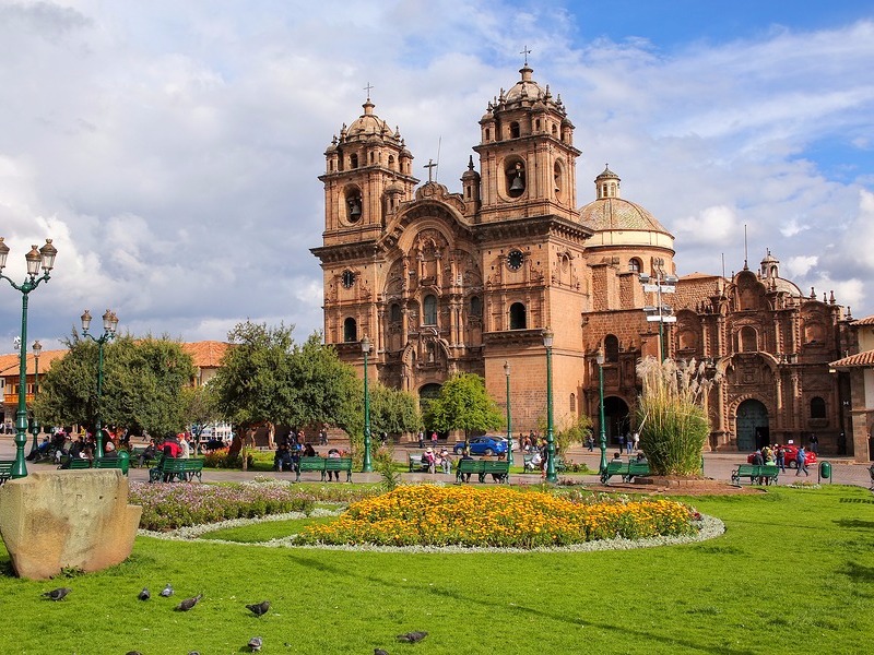 Iglesia de la Compania de Jesus on Plaza de Armas 