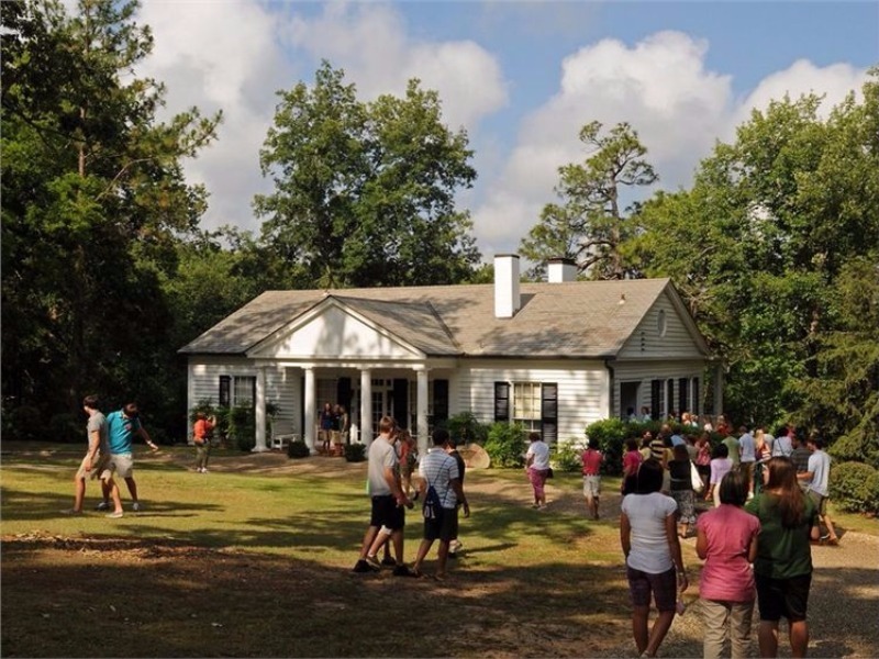 Visitors at Roosevelt's Little White House State Historic Site