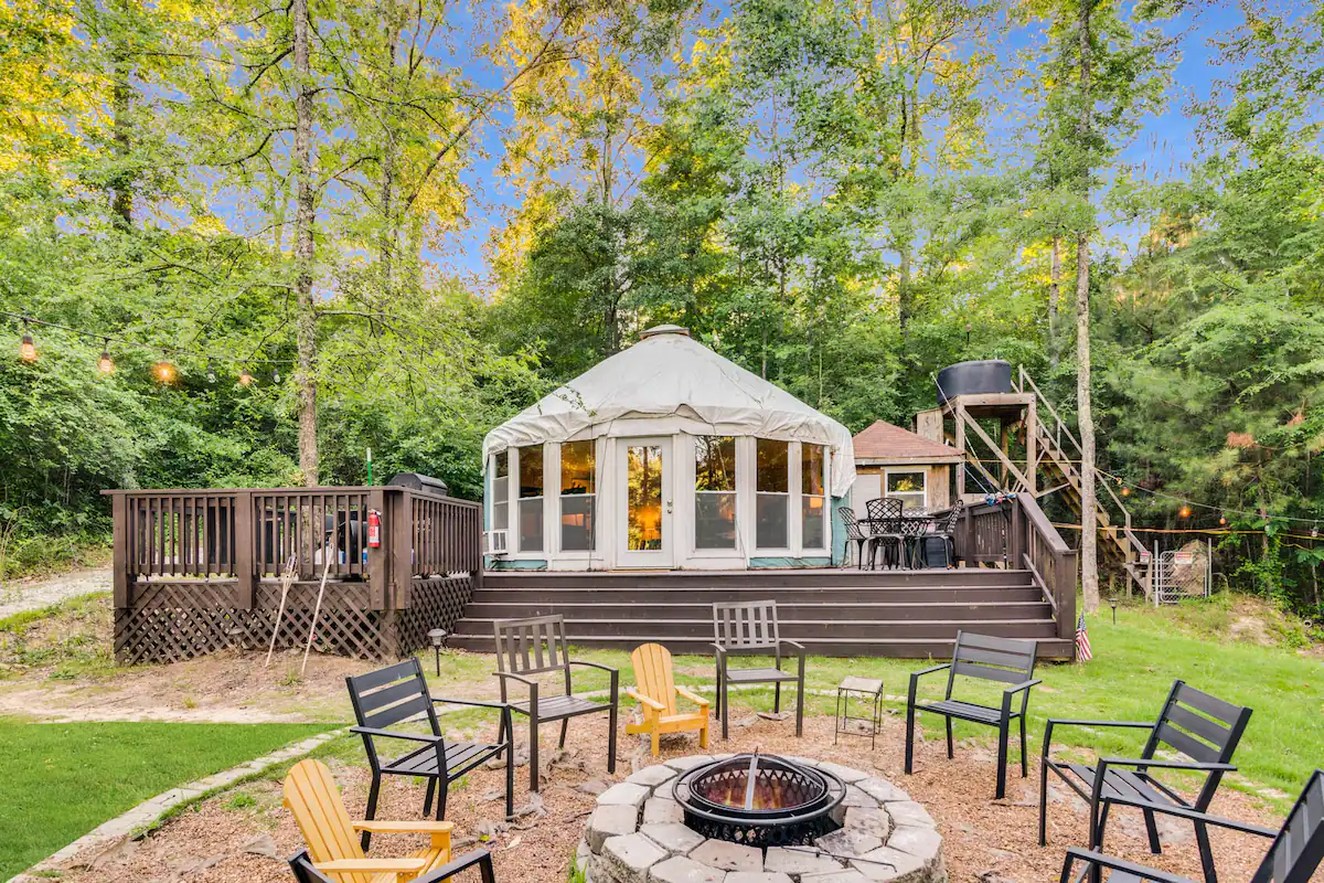 Luxury Glamping in a Secluded Yurt with Private Lake