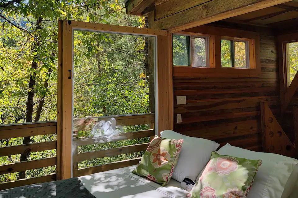 Firefly Bend Treehouse with Hot Tub