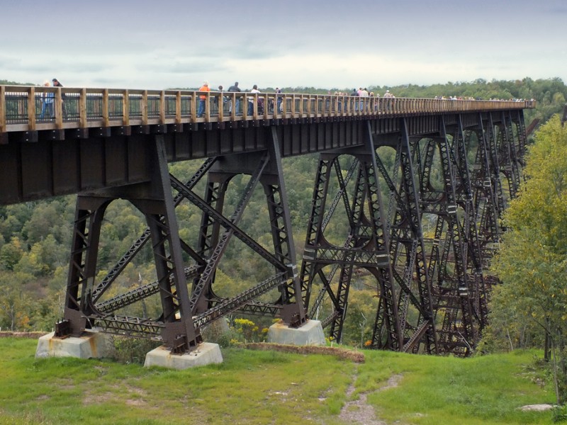 People on the pedestrian walkway at Kinzua Bridge State Park