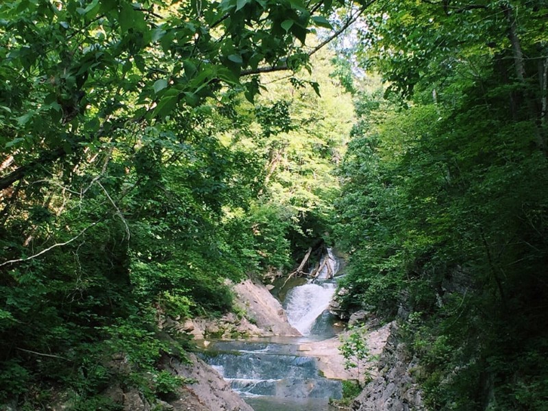 Lace Falls is also located along the path that leads to the Natural Bridge.