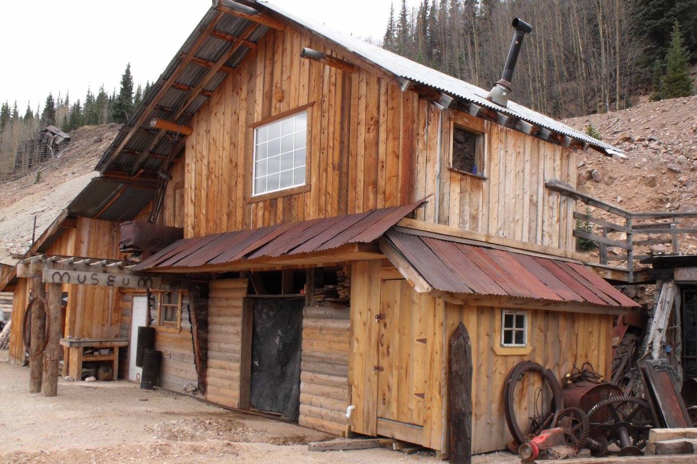 Museum and cabin at Last Chance Mine