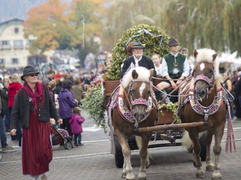 parade Leavenworth Oktoberfest