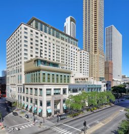 exterior of The Peninsula Chicago