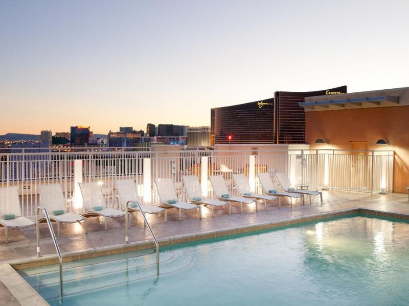 Pool at SpringHill Suites Las Vegas Convention Center 