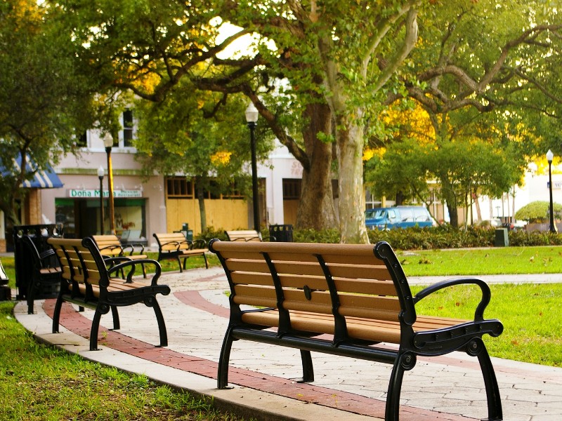 Downtown Lakeland has lots of shops, boutiques and antique shops to explore.