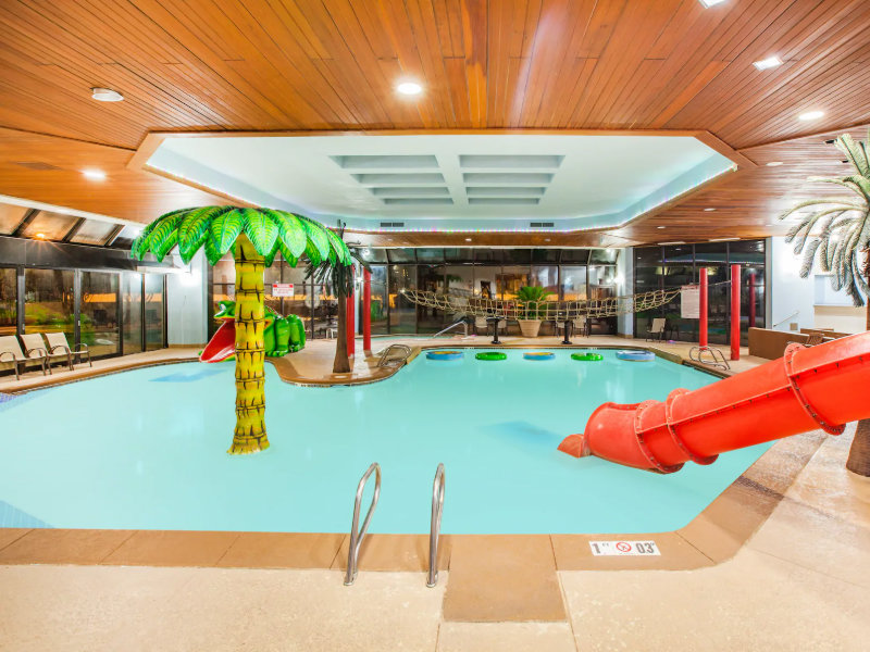 indoor splash pool