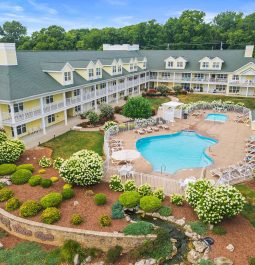 outdoor pool at Kelleys Island Venture Resort