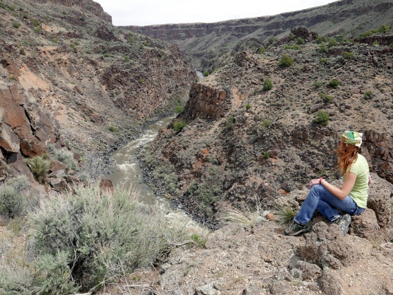 Hiking break with a view at the Rio Grande Gorge Recreation Area