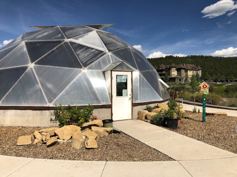 Geodesic dome greenhouse