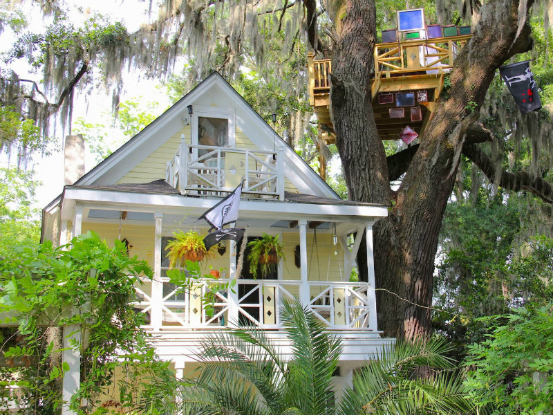 Diamond Oaks Treehouse Skylight Suite