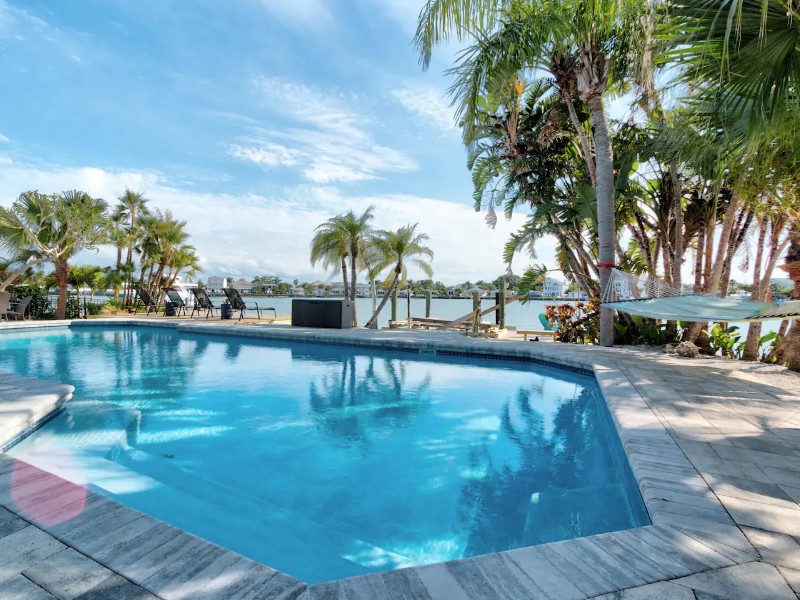 Upscale 3 Bedroom Waterfront Home - Indian Rocks Beach