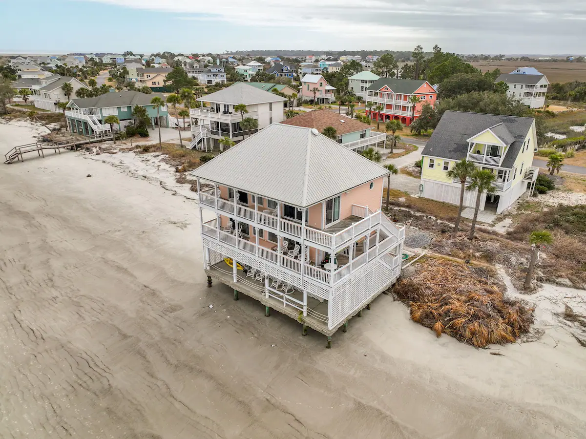 The Tidewatch: Beachfront Retreat on Harbor Island