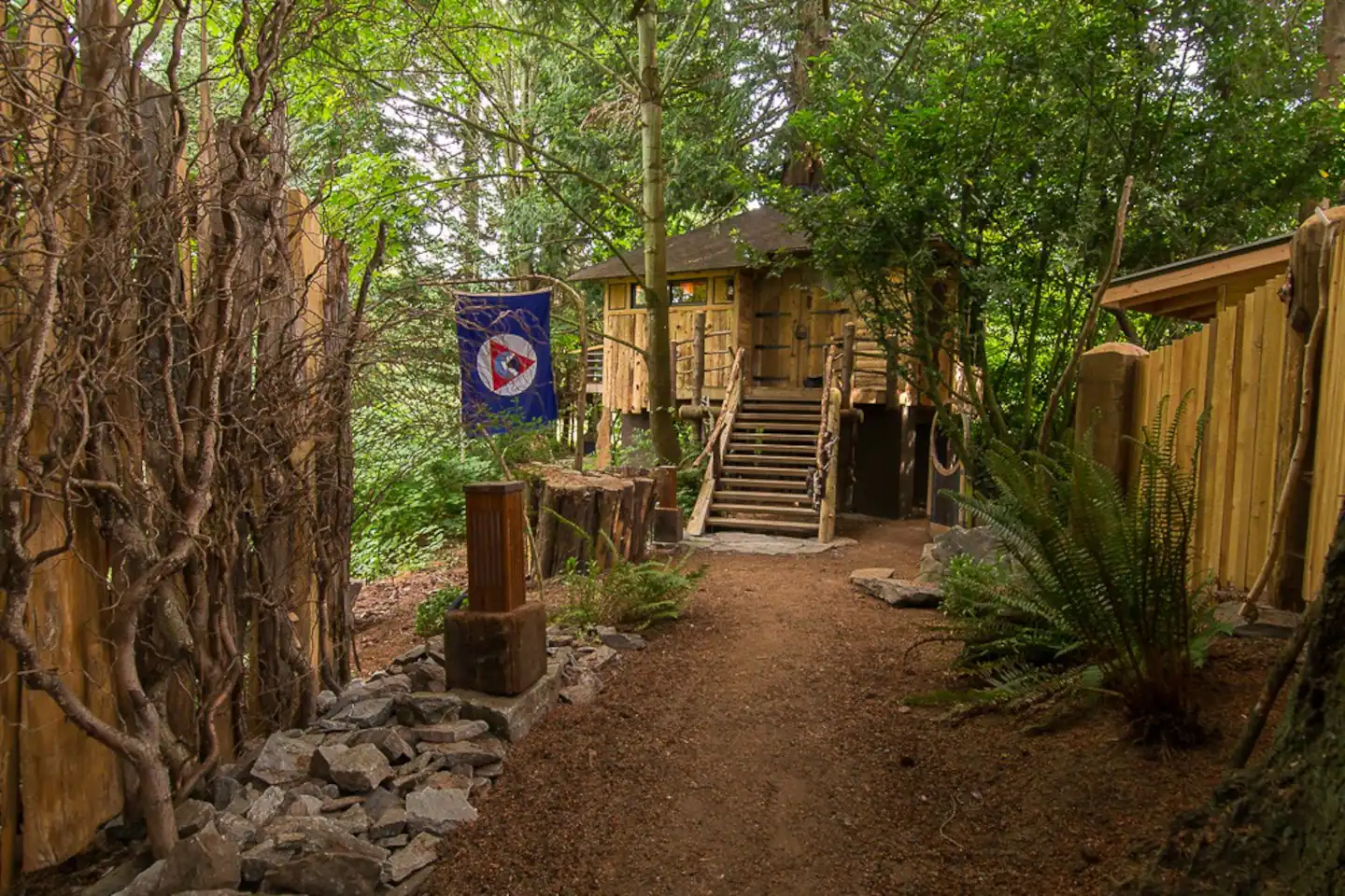 Sir Cedric's Cedar Treehouse 