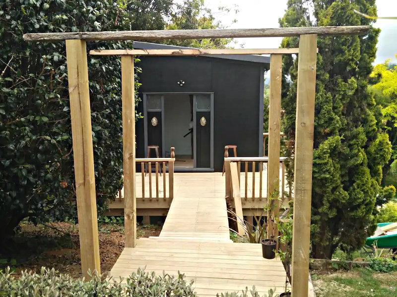 Tree house in Waikino hidden in the hills