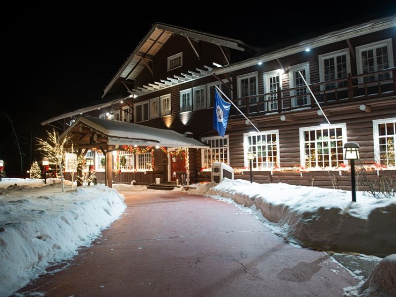 Entrance at Grand View Lodge