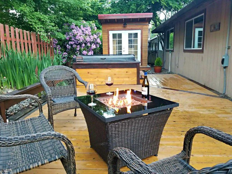 Backyard Hot Tub and Sauna, Walk Downtown