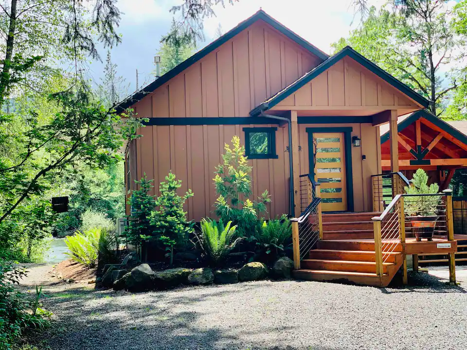 Luxury Cabin on the Santiam River