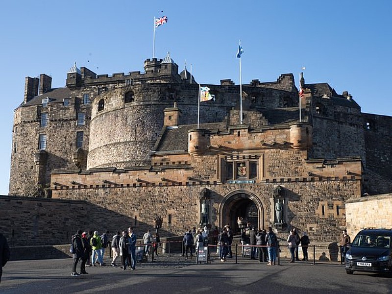 Skip-the-Line Edinburgh Castle Walking Tour
