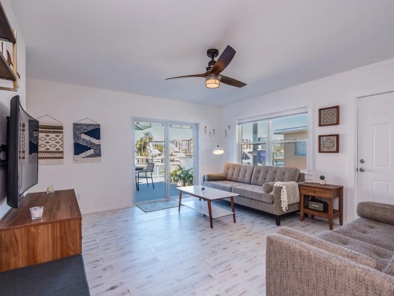 Mid-Century 2 Bedroom Apartment on Water