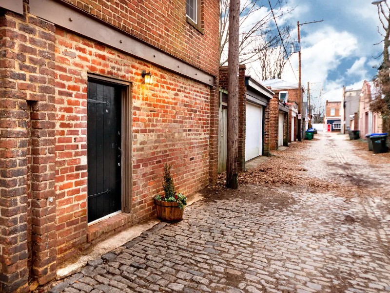 Charming Carriage House in Richmond's Fan District