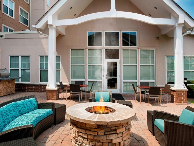 Outside seating at Residence Inn by Marriott Chicago Midway Airport