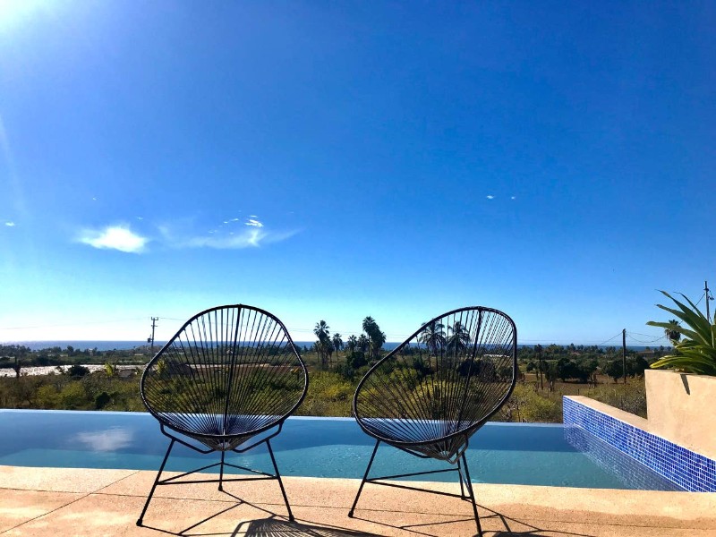 Infinity pool and ocean view at Pescadero Airbnb