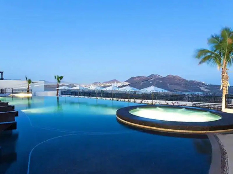 Luxury 2BR Penthouse with Rooftop Patio, Cabo San Lucas