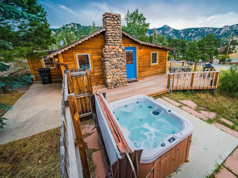 Historic downtown cabin with hot tub and views