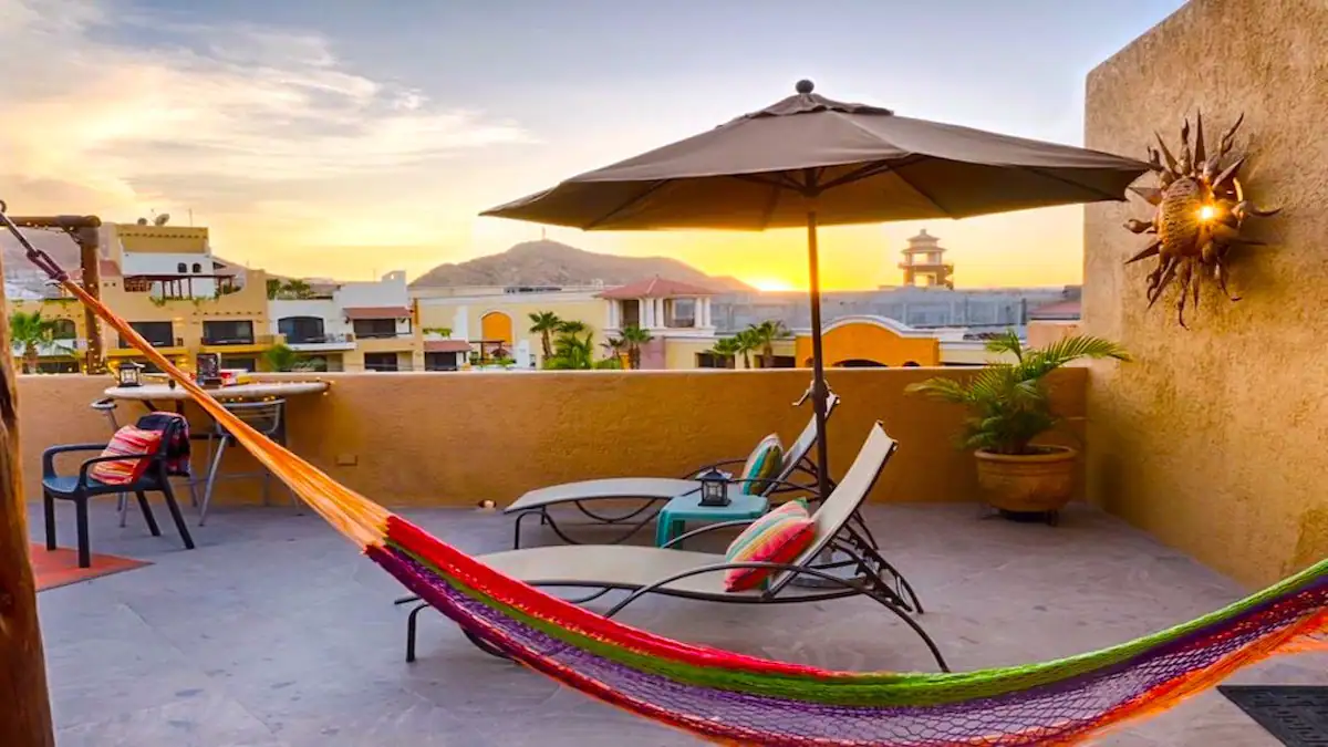 Dream Location - Rooftop Deck + steps to the Beach