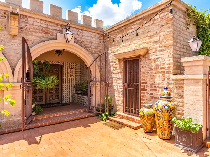 Catalina Foothills Fountain Courtyard Guest Suite