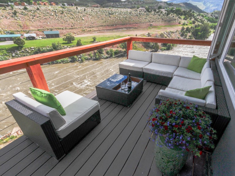 House with Deck Overlooking Yellowstone River & Park