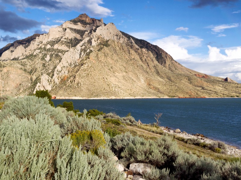 Buffalo Bill State Park with Lake and Mountains