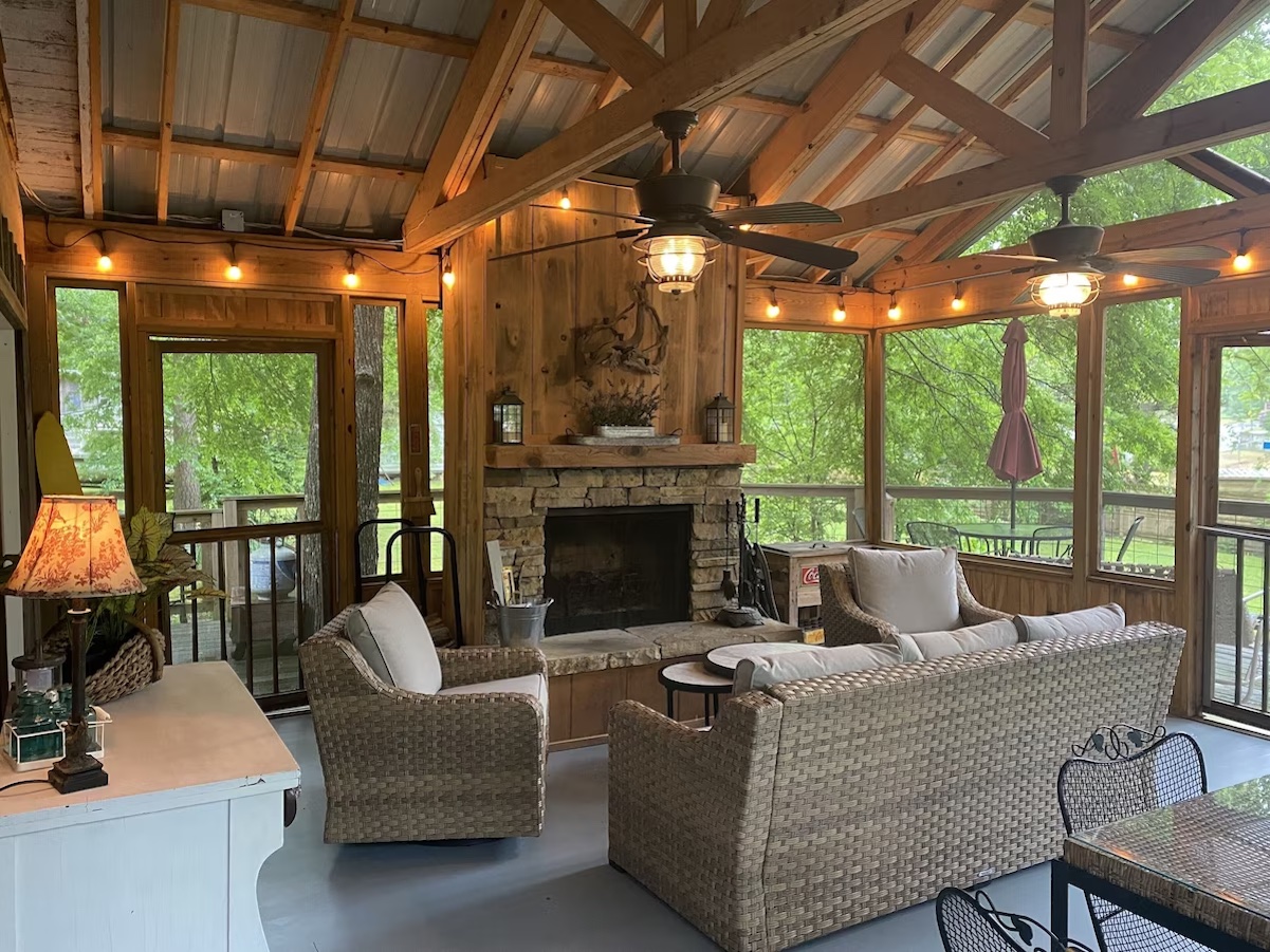 Exceptional Cabin Near Oaklawn Park