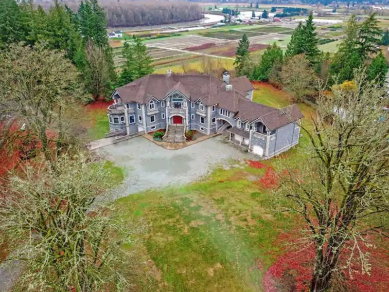 Luxury Castle on 5 Acres, Arlington, Washington