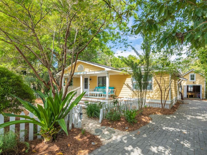 Private Home-Pet Friendly-Walk to Beach & Town