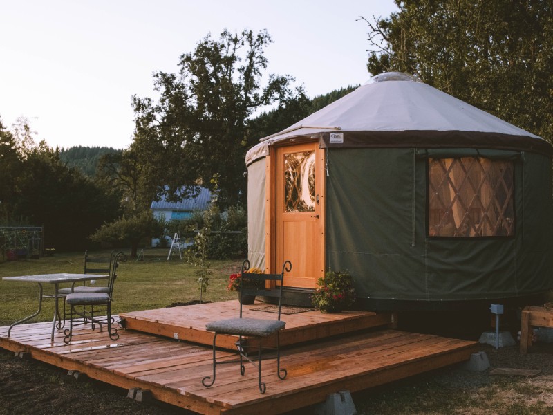 Tranquil Glamping Yurt Near Eugene