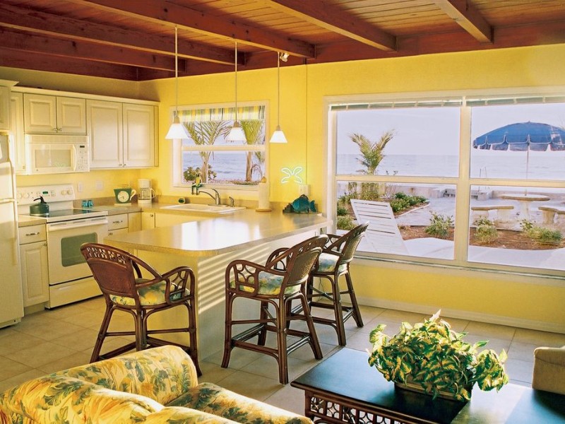 Charming Beachfront, Walk to Restaurants and State Park - Manasota Key, Florida