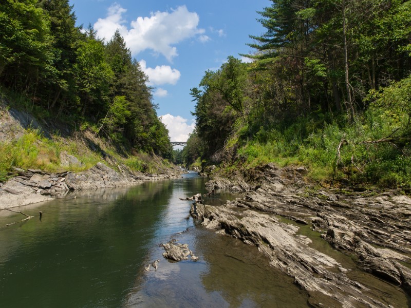 A view of the Ottauquechee River flowing through the Quechee Gorge State Park