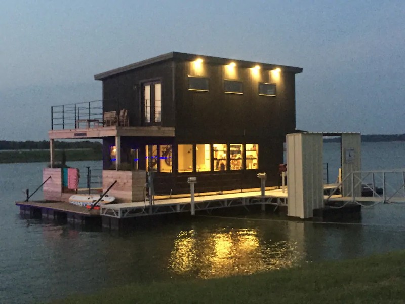 Top 15+ Houseboat Airbnbs In The U.S. For 2021 (with Photos) – Trips To ...