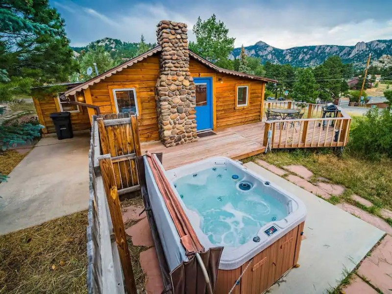 Historic Cabin with Hot Tub – Rocky Mountain National Park, CO